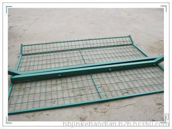 廠家直銷現(xiàn)貨供應(yīng)框架護(hù)欄網(wǎng) 鋼板網(wǎng)護(hù)欄網(wǎng) 價(jià)格低圖片_高清圖_細(xì)節(jié)圖-安平縣金科寶典絲網(wǎng) -