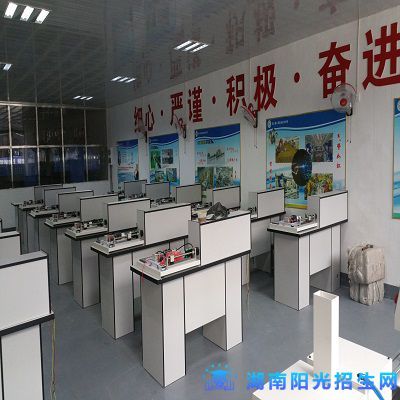 洞口工貿(mào)職業(yè)技術(shù)學(xué)校2022年招生辦聯(lián)系電話及計(jì)算機(jī)軟件開發(fā)與維修專業(yè)介紹